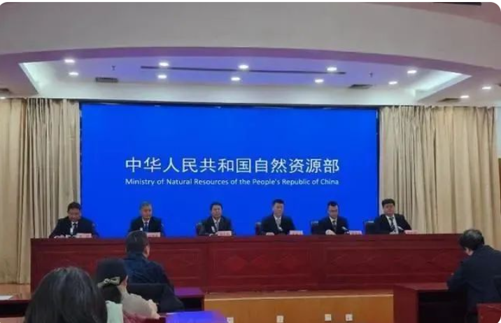 自然资源部：新发现10个亿吨级油田 19个千亿方级气田
